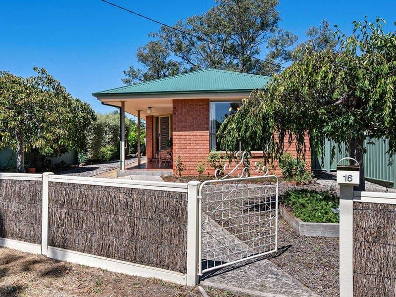 16 Smith Street, Hamilton