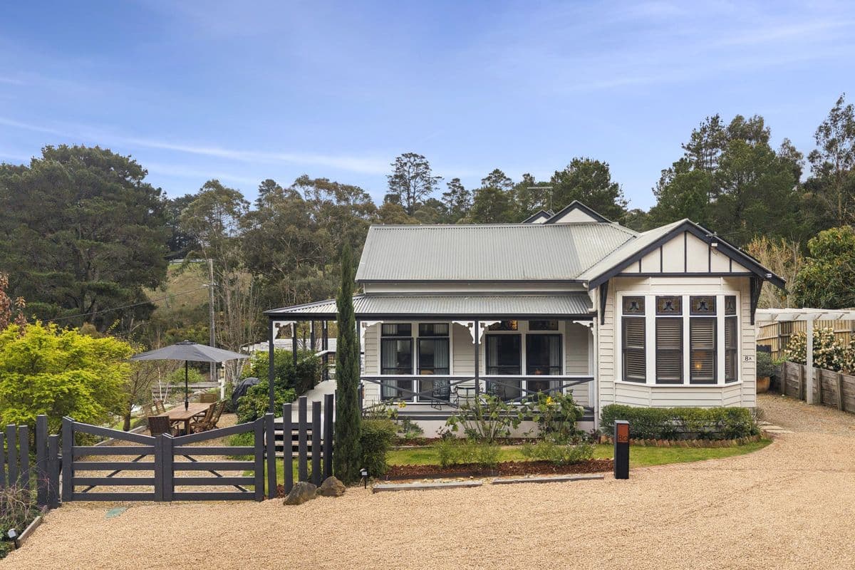 8A FOREST AVENUE