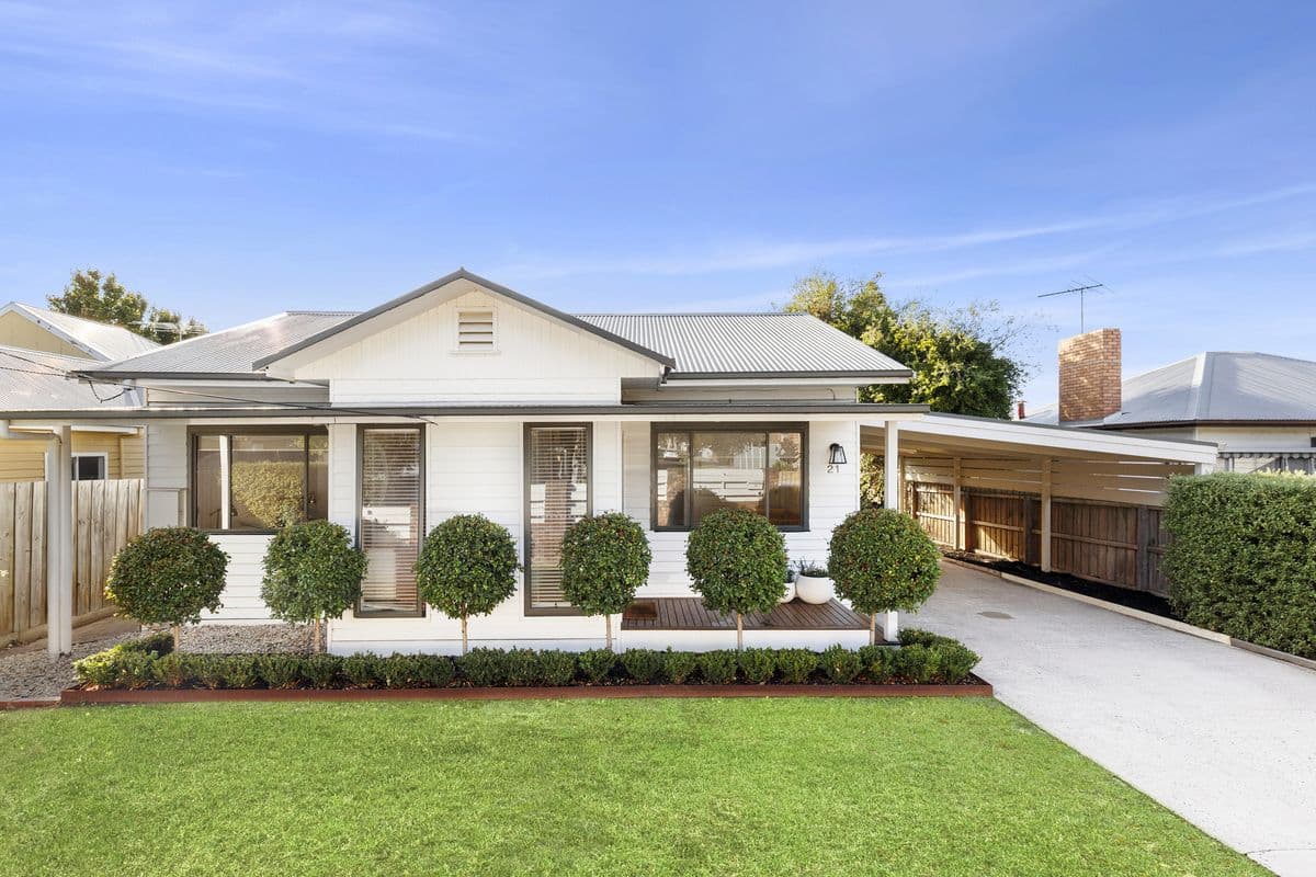 21 MERNDA PARADE