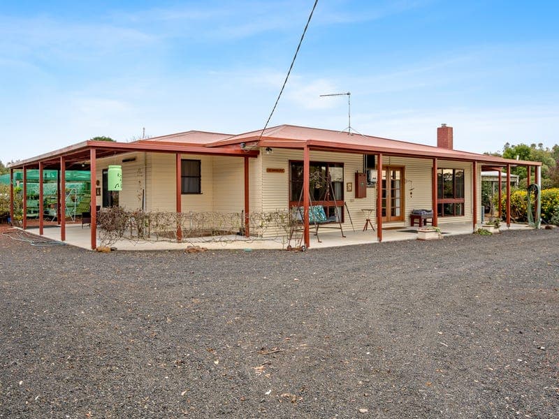 915 Coradjil Road, Simpson