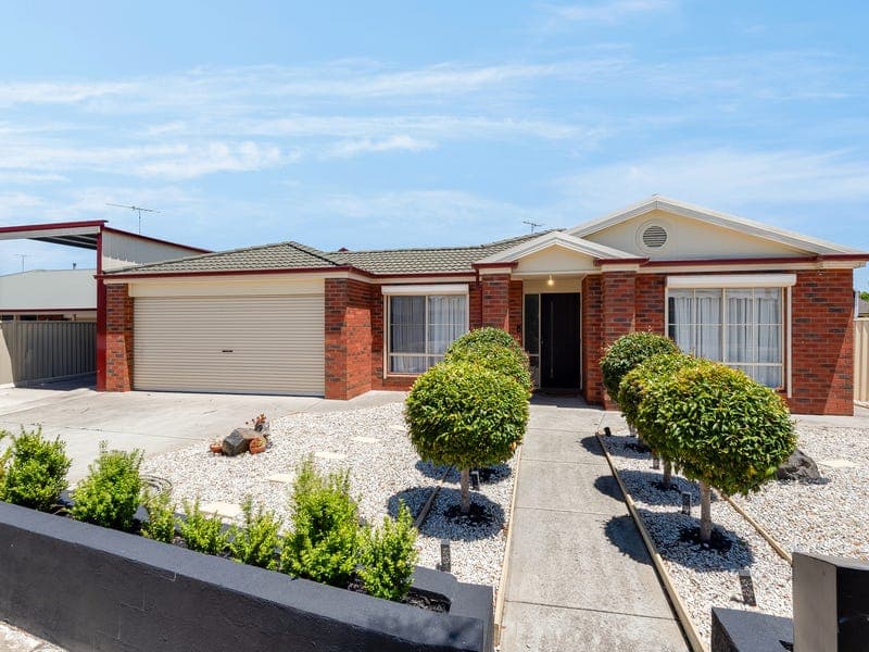 33 Coakley Crescent, Lovely Banks
