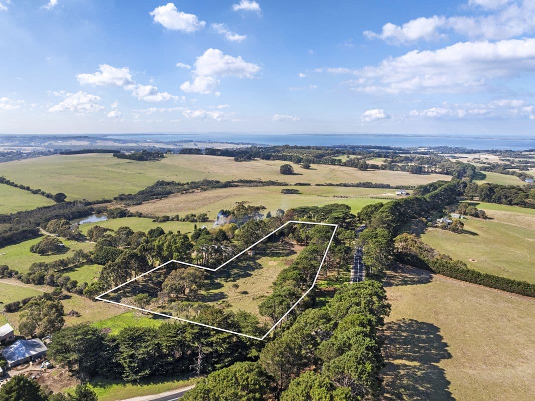 2079 Mornington-Flinders Road