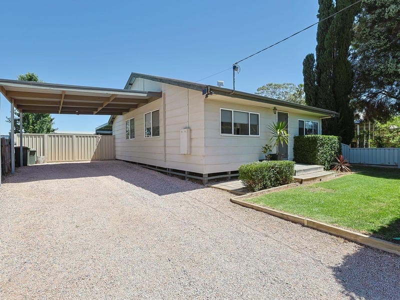 13 Sandy Lane, Cardross