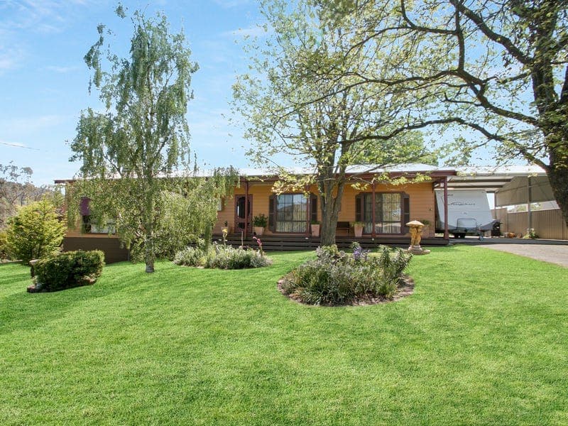 18 Brumley Street, Omeo