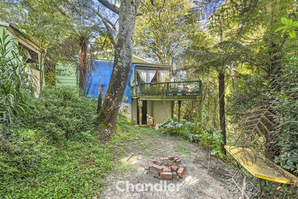 4 Titania Crescent