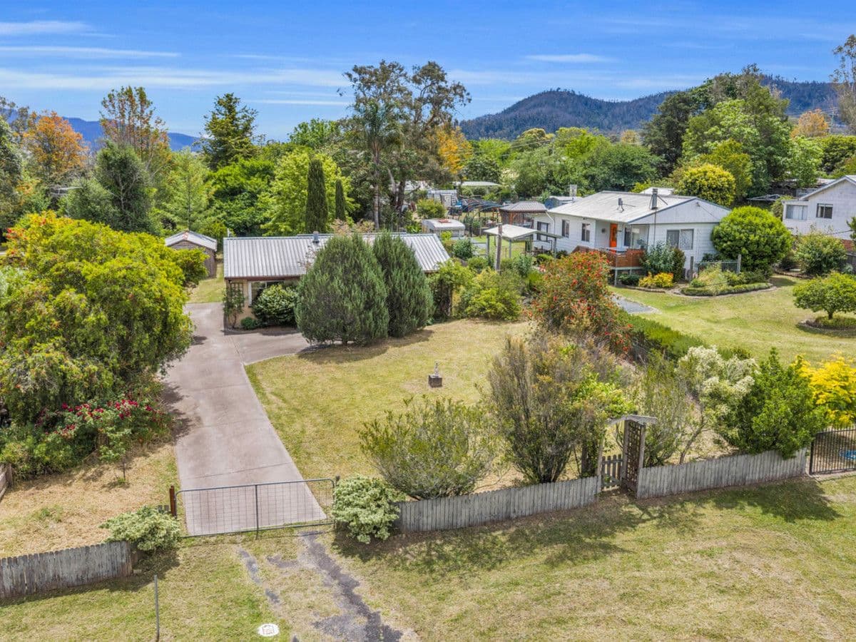 18 Hillview Street