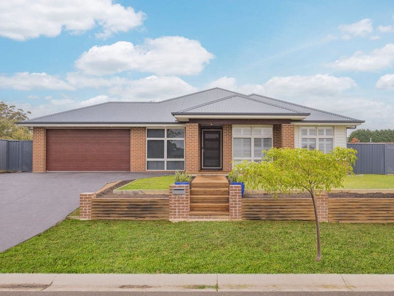 3 BLUEBELL CLOSE