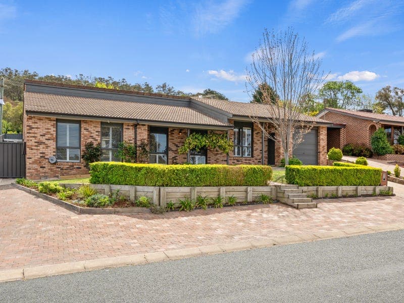 7 Max Henry Crescent