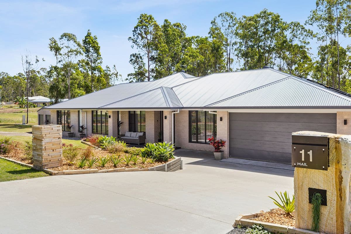 11 ROSEWOOD DRIVE