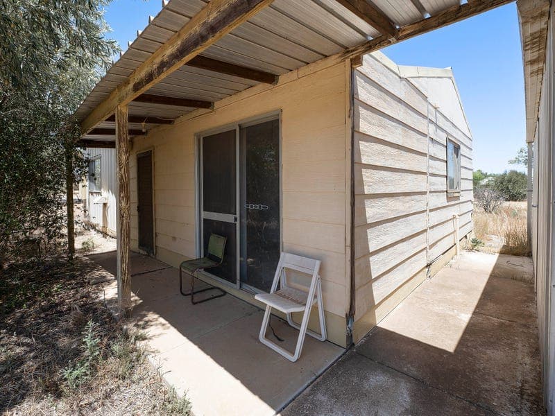 5 Jeans Lane, Nyah