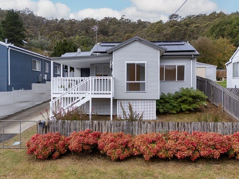 8 Willow Road, Captains Flat