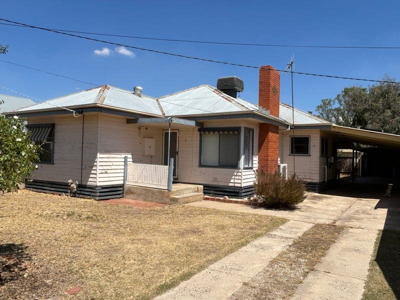 7 LEASE STREET