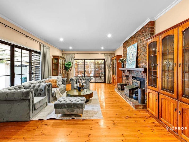 2 Silverdale Court
