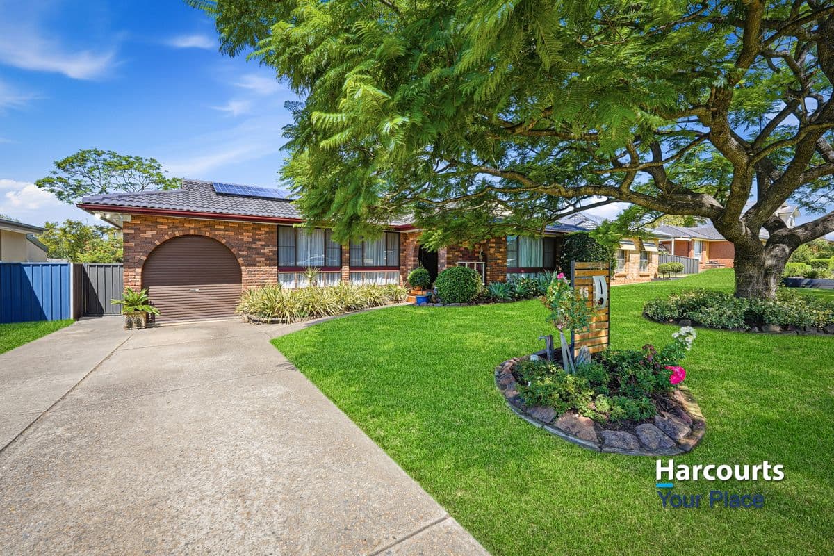 16 Carlyle Crescent