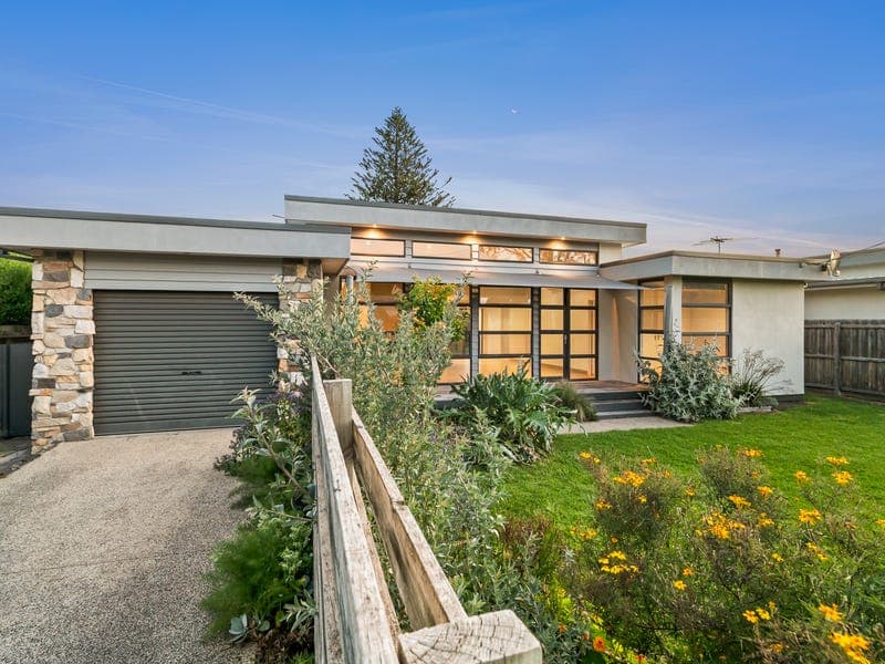 22 Roddick Grove, Queenscliff