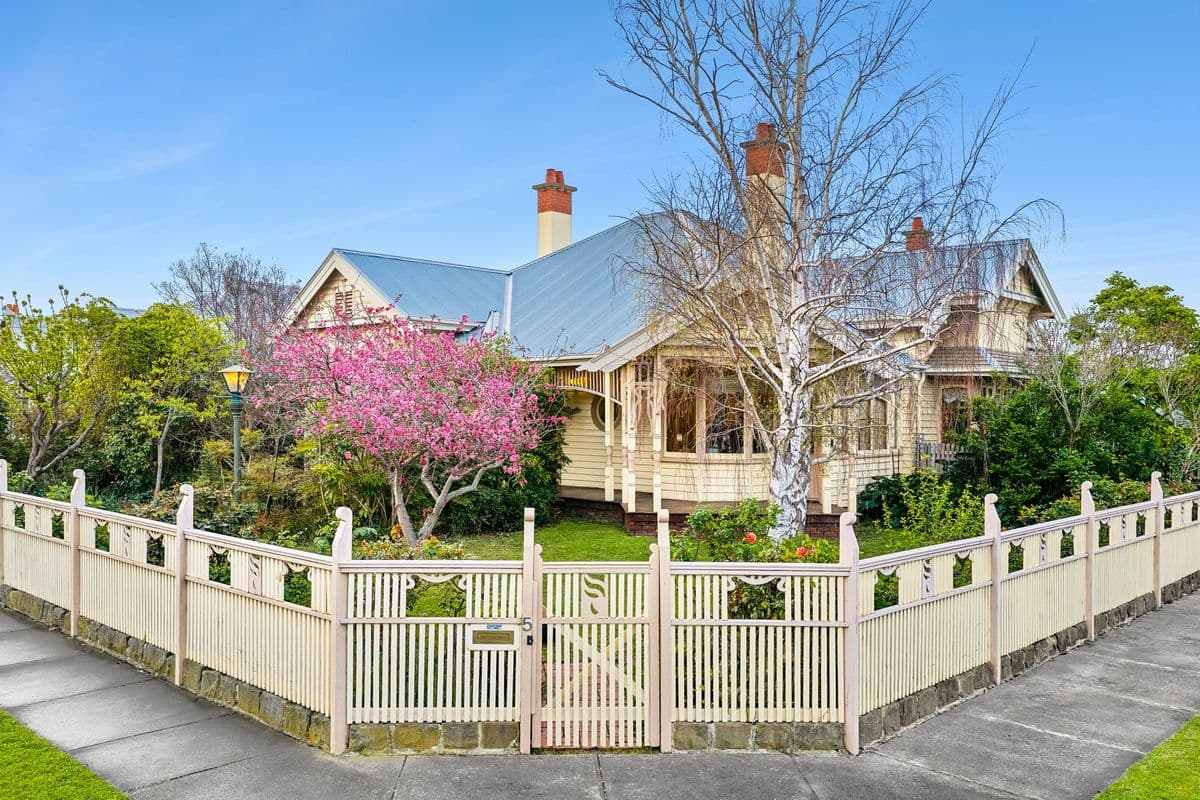 5 GLENLEITH AVENUE