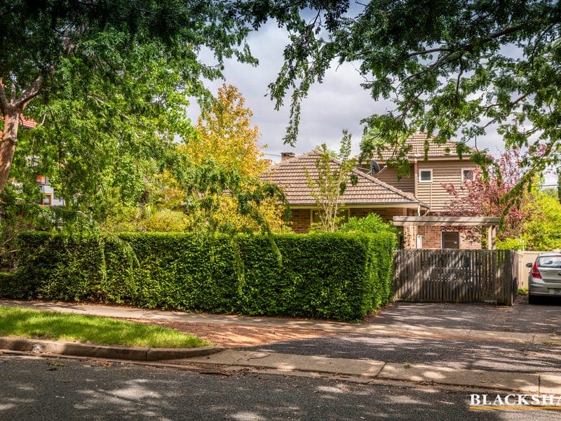 38 Carrington Street, Deakin