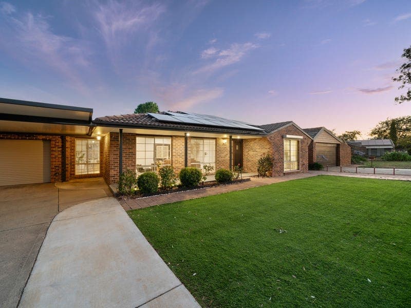 28 Ratcliffe Crescent, Florey