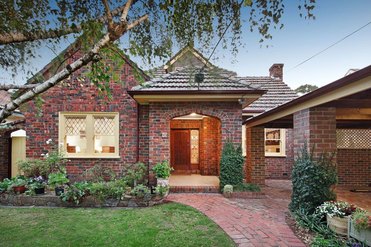 10 Foch Street