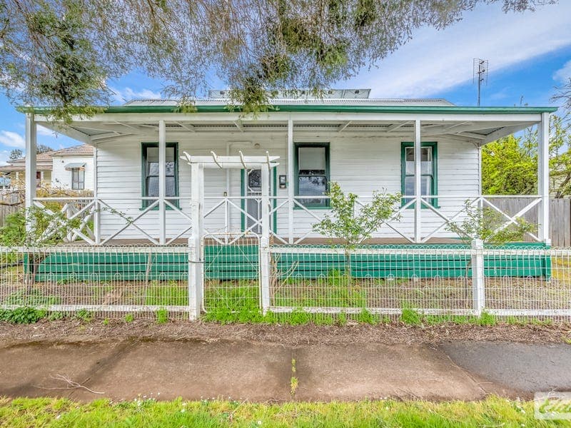 8 Henty Street