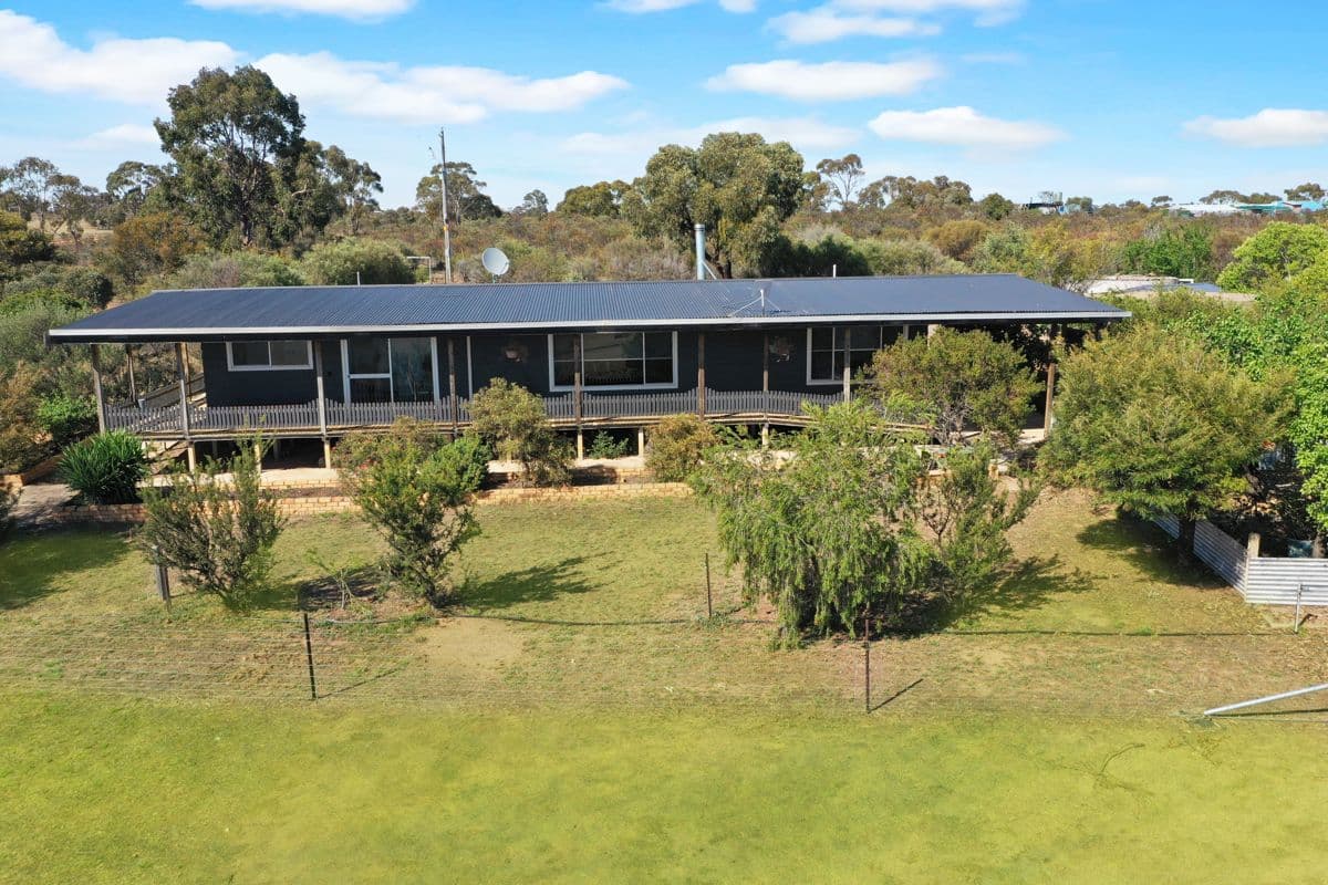 85 MICHAEL CRT CONCONGELLA VIA