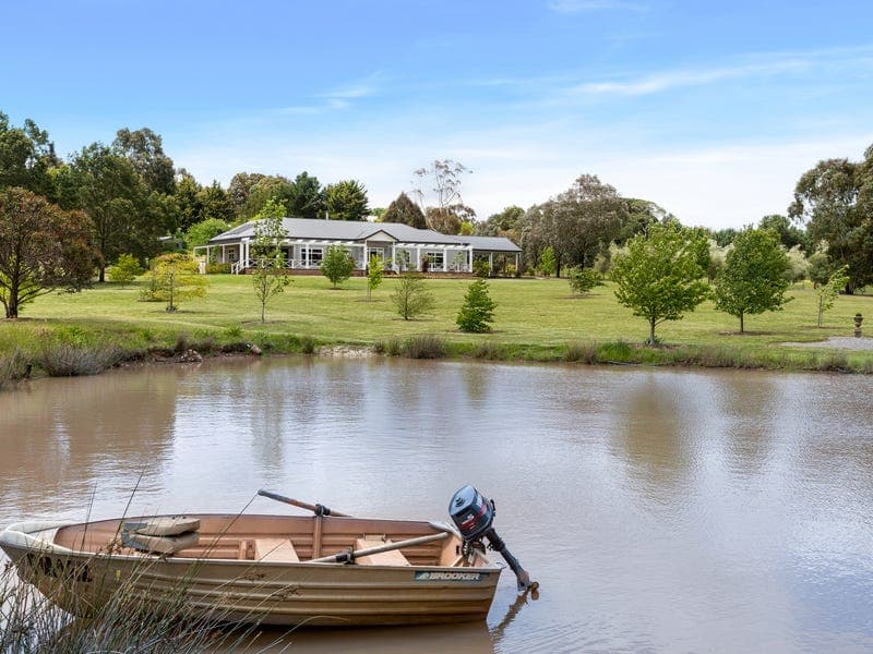 302 Couangalt Road, Gisborne South