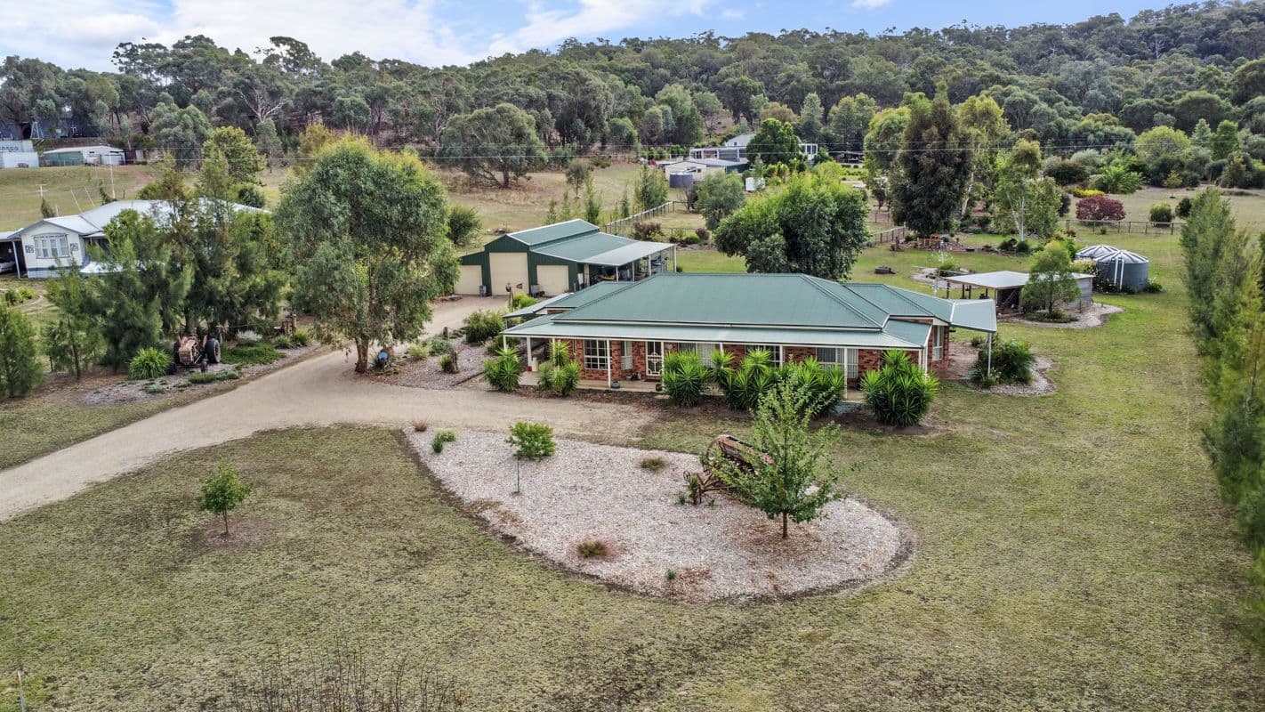 12 Lakeside Drive