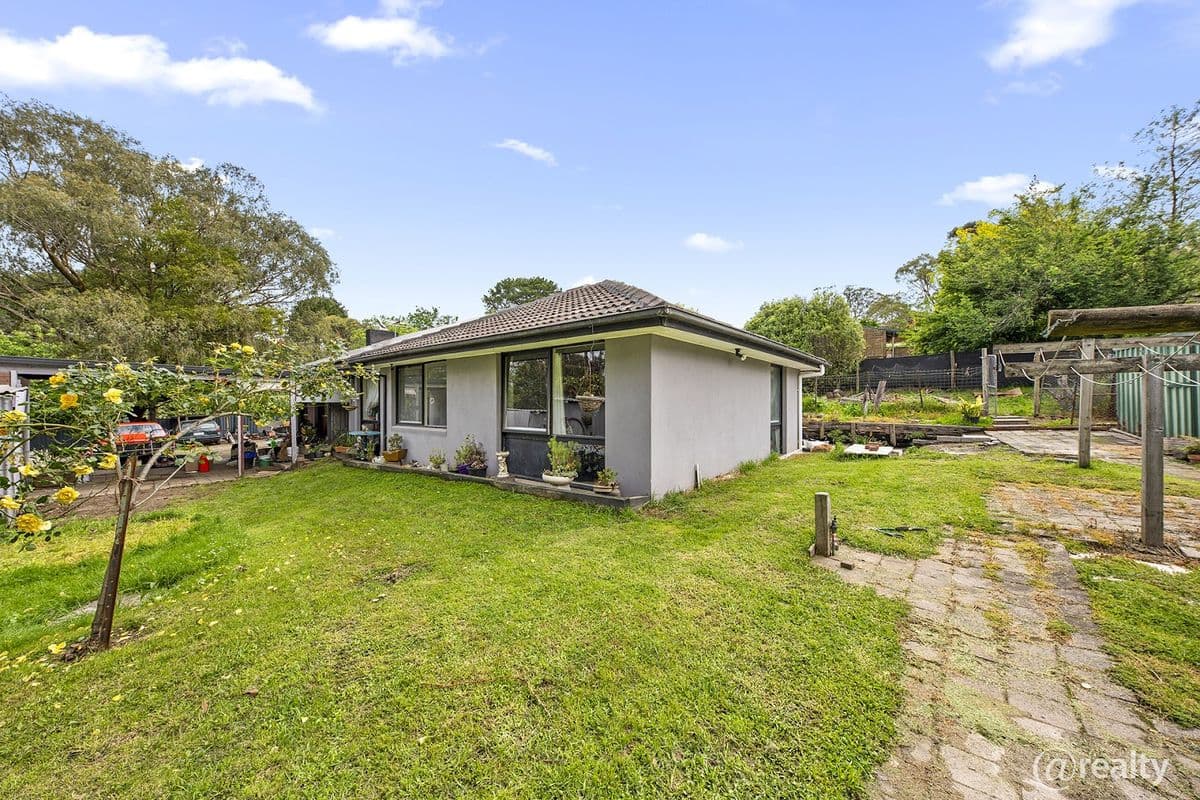 8 WARREENA GROVE