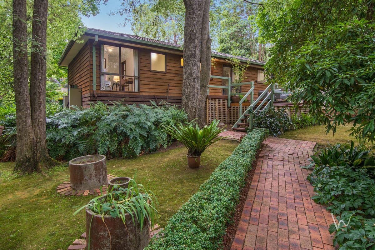 7 Hillside Grove