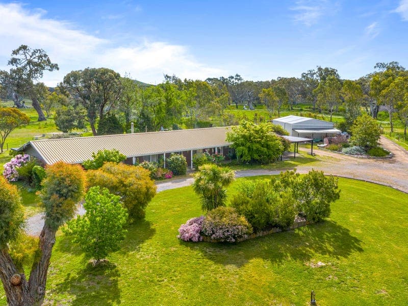 38 Main Street, Buangor