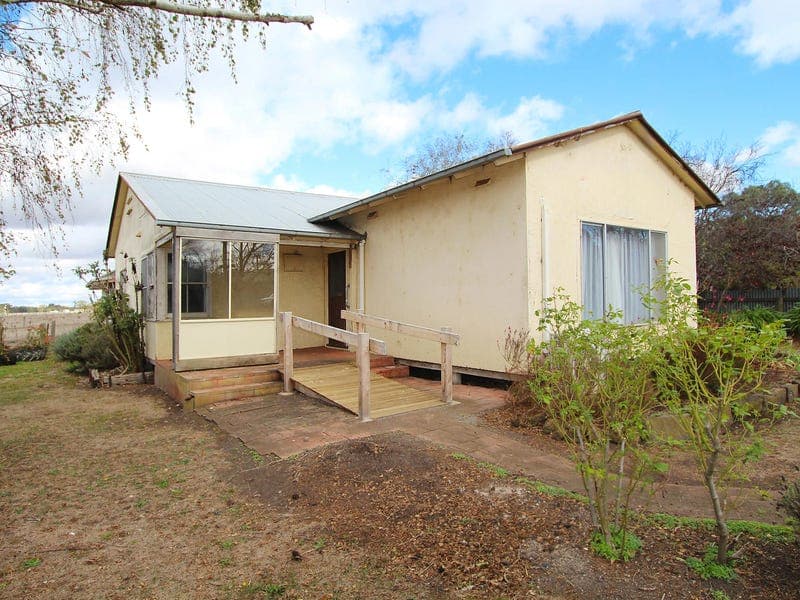 8 Robertsons Lane, Mortlake