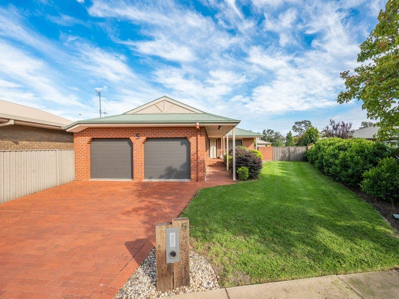 5 HANDLEY COURT