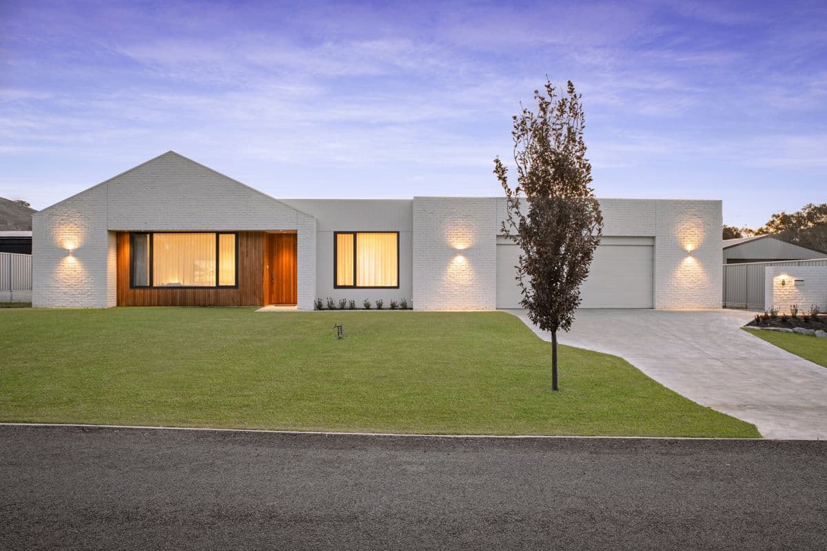8 Glencoe Drive