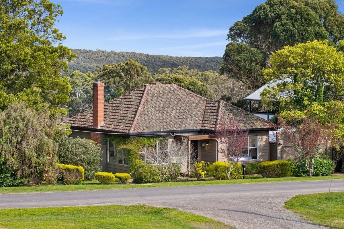 8 Perrins Street