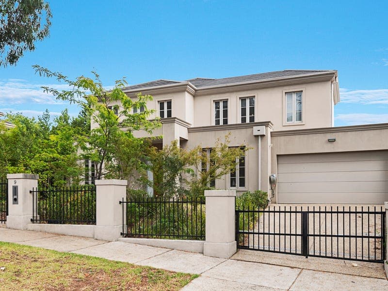 9 Manniche Avenue, Mont Albert North