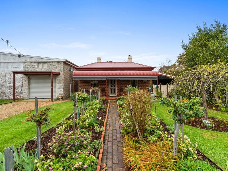 30 Main Street, Boisdale