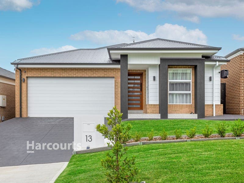13 Dolly Circuit, Calderwood