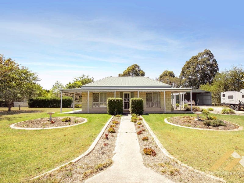 19 TIMBARRA DRIVE