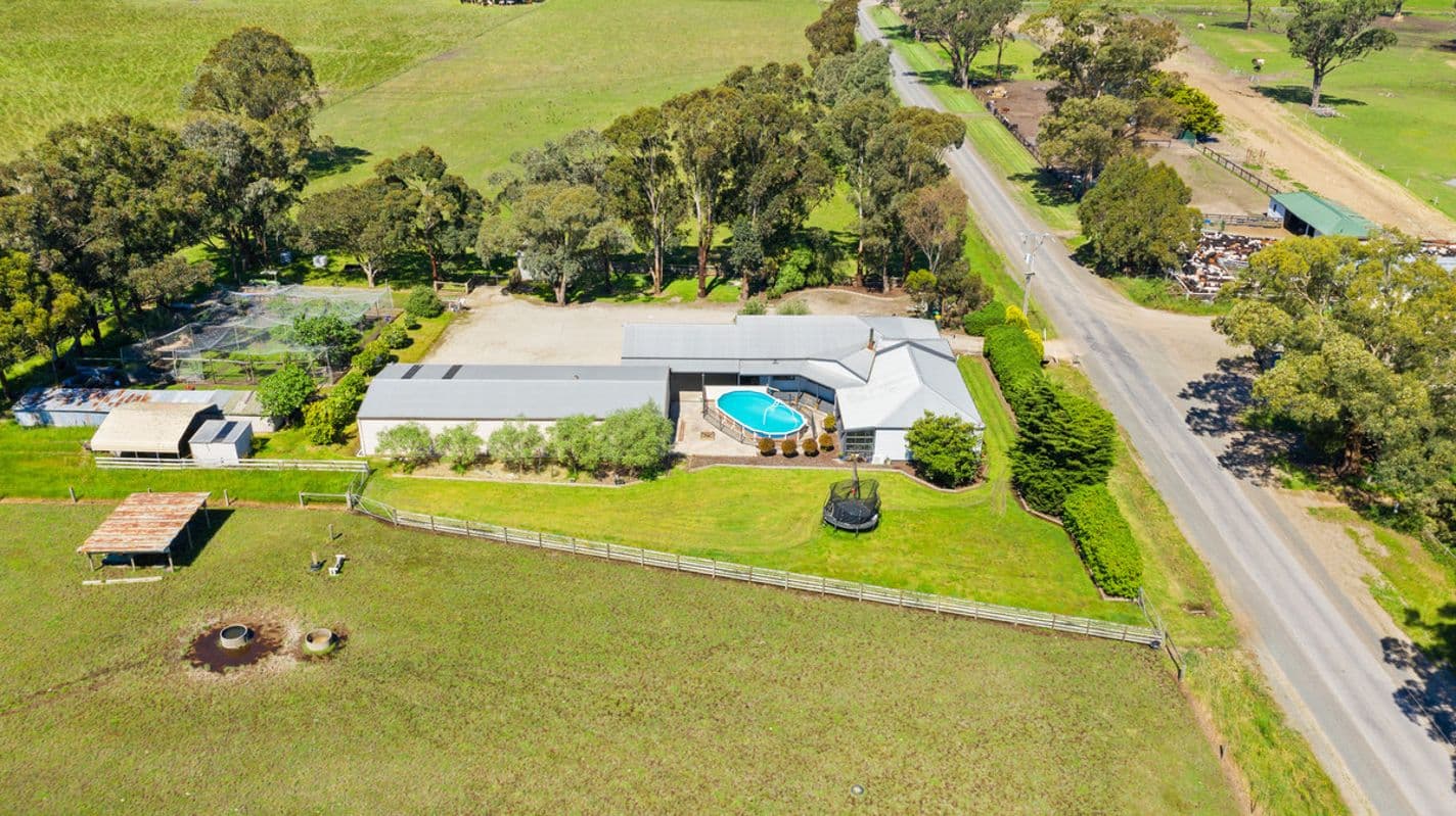 240 Frasers Lane