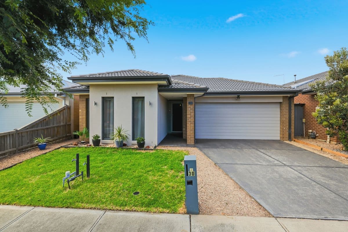 30 FAIRFIELD CRESCENT