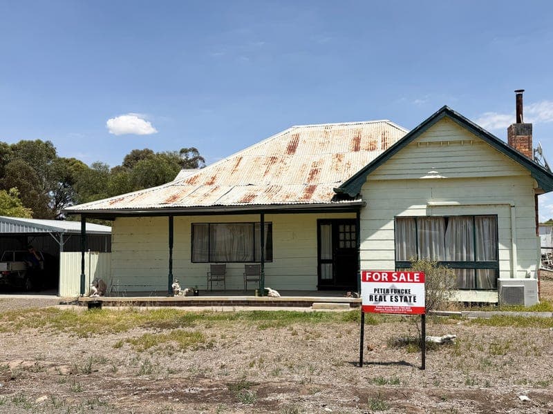 2001 Henty Highway