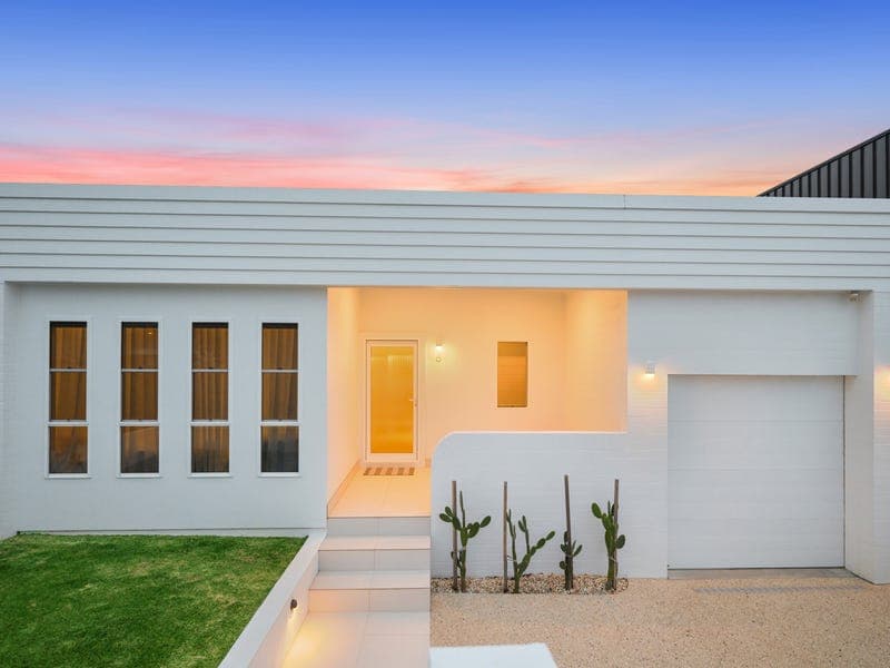 6 Brisbane Water Road, Adamstown