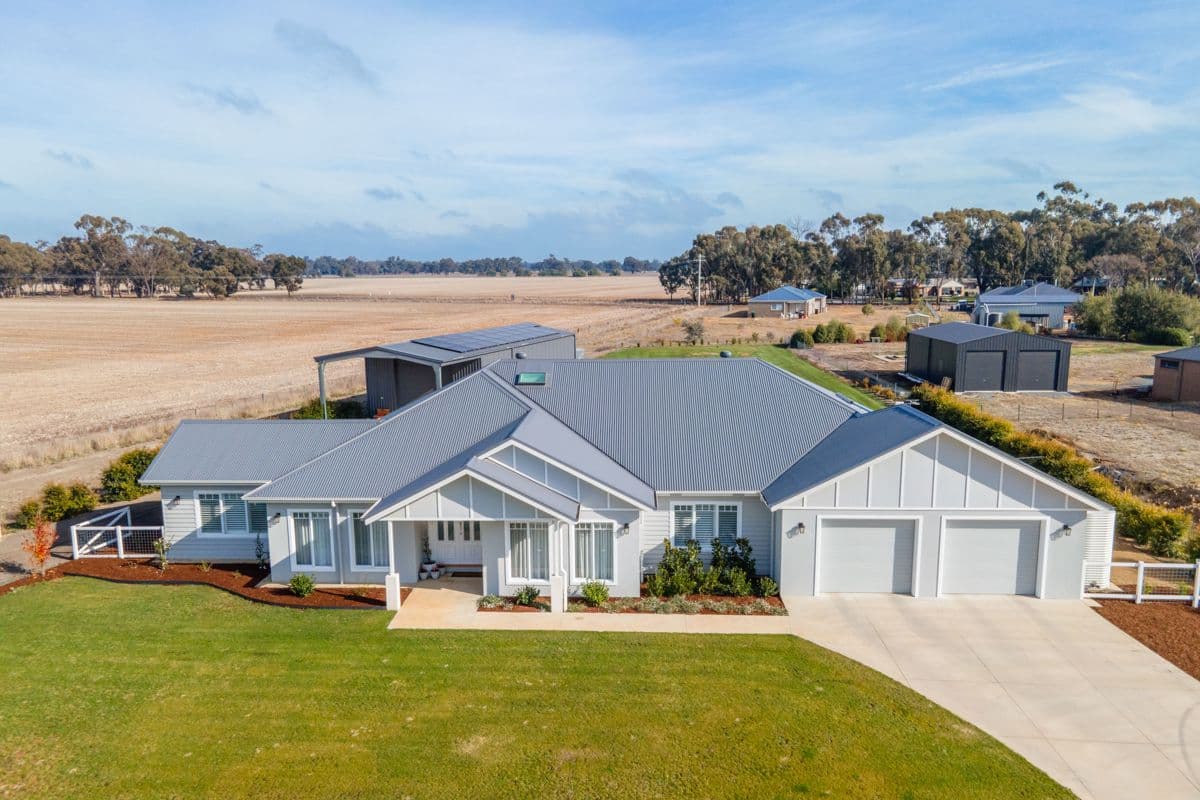 10 Meadow Drive