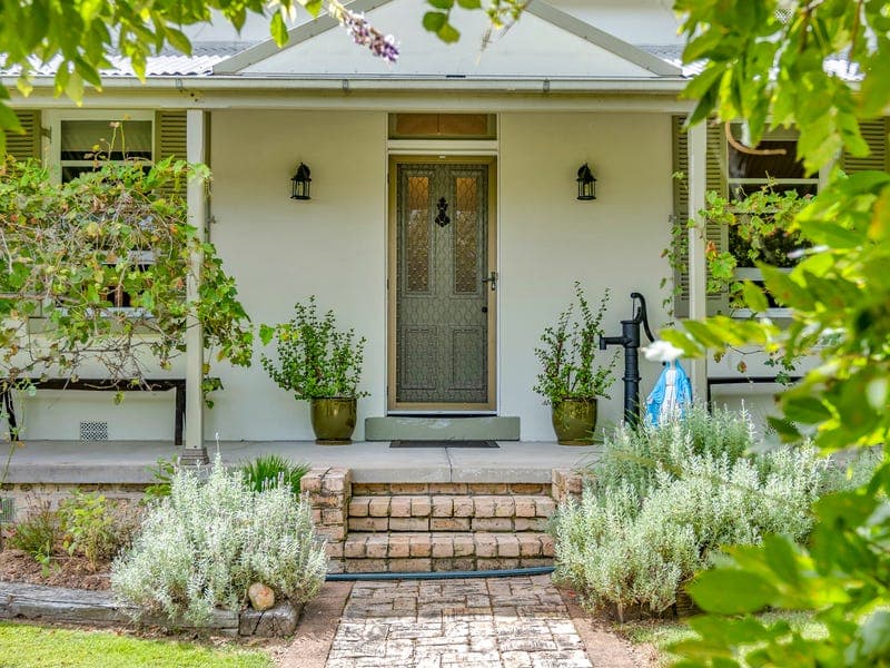 1311 Glen William Road, Brookfield