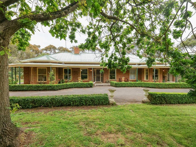 153 Plummers Hill Road, Woodford