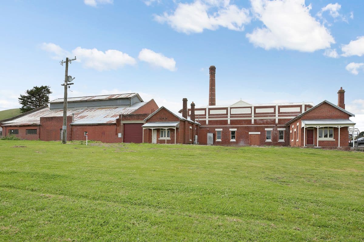 606 Terang Mortlake Road