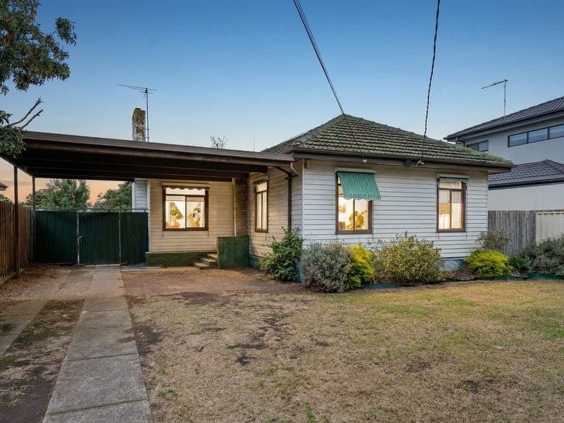 8 Moama Street, Braybrook