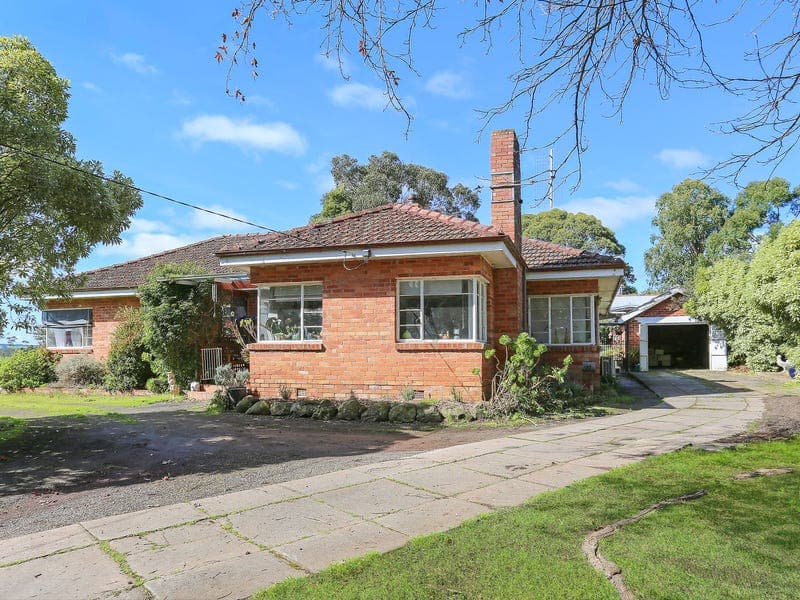 695 Cobden-Port Campbell Road