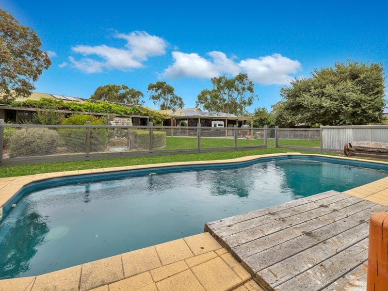 6-10 Moorings Place