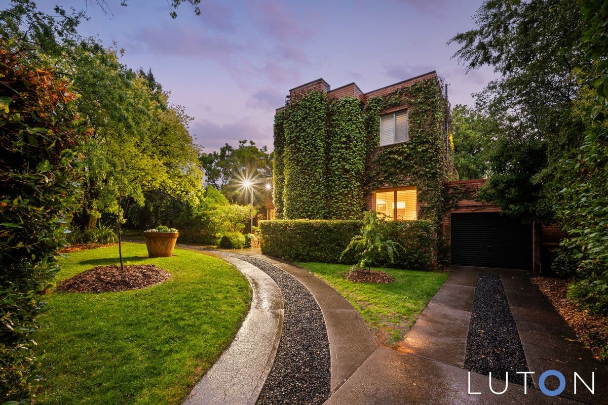 17 Evans Crescent